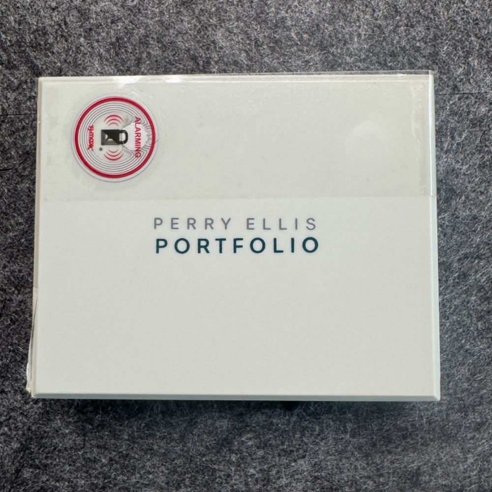Perry Ellis Portfolio Bifold Passcase Leather Men's Wallet Removable ID Holder - Picture 10 of 11